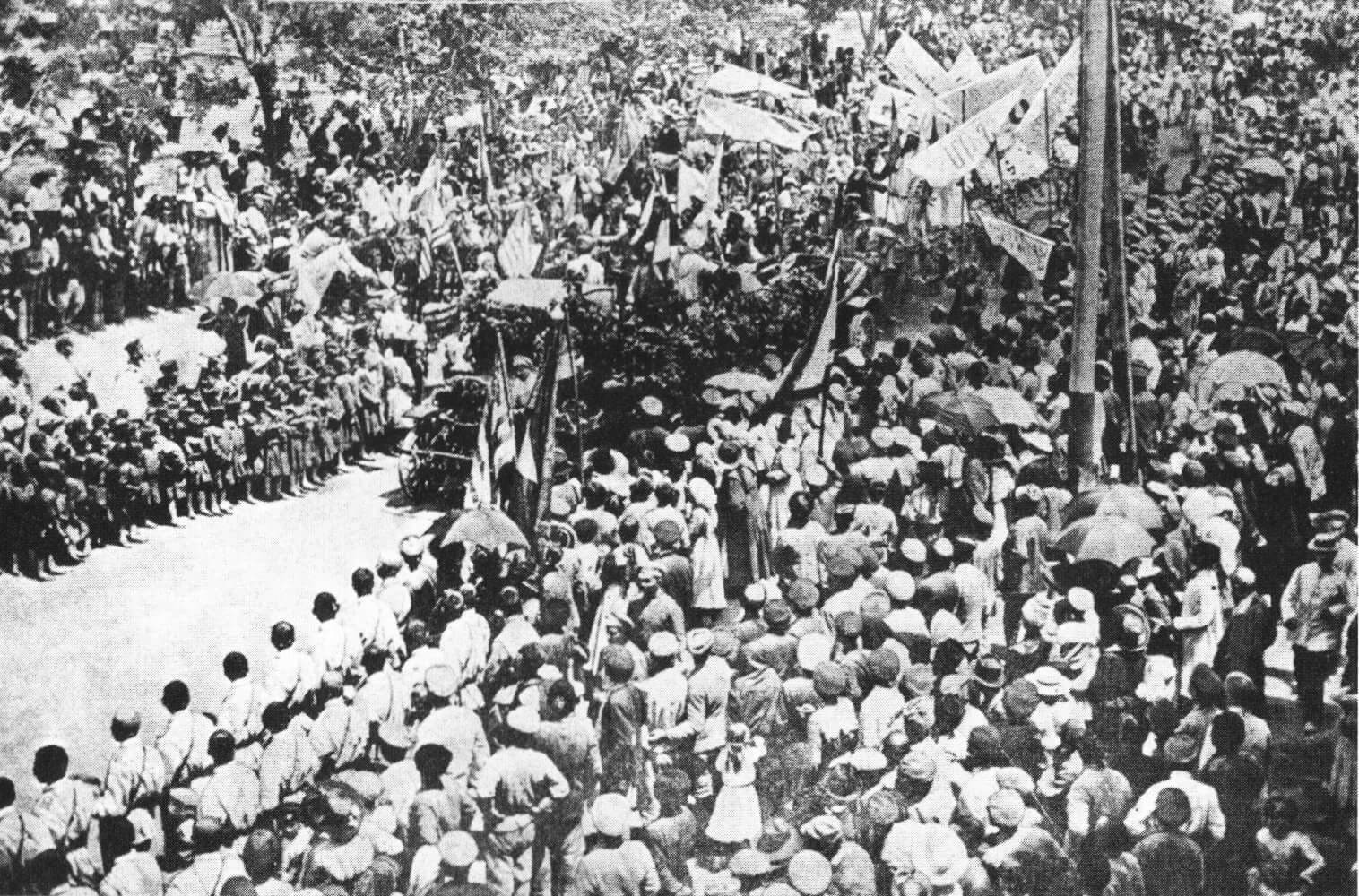 Празднование первой годовщины образования Армянской Республики 28 мая 1919 года в Ереване.